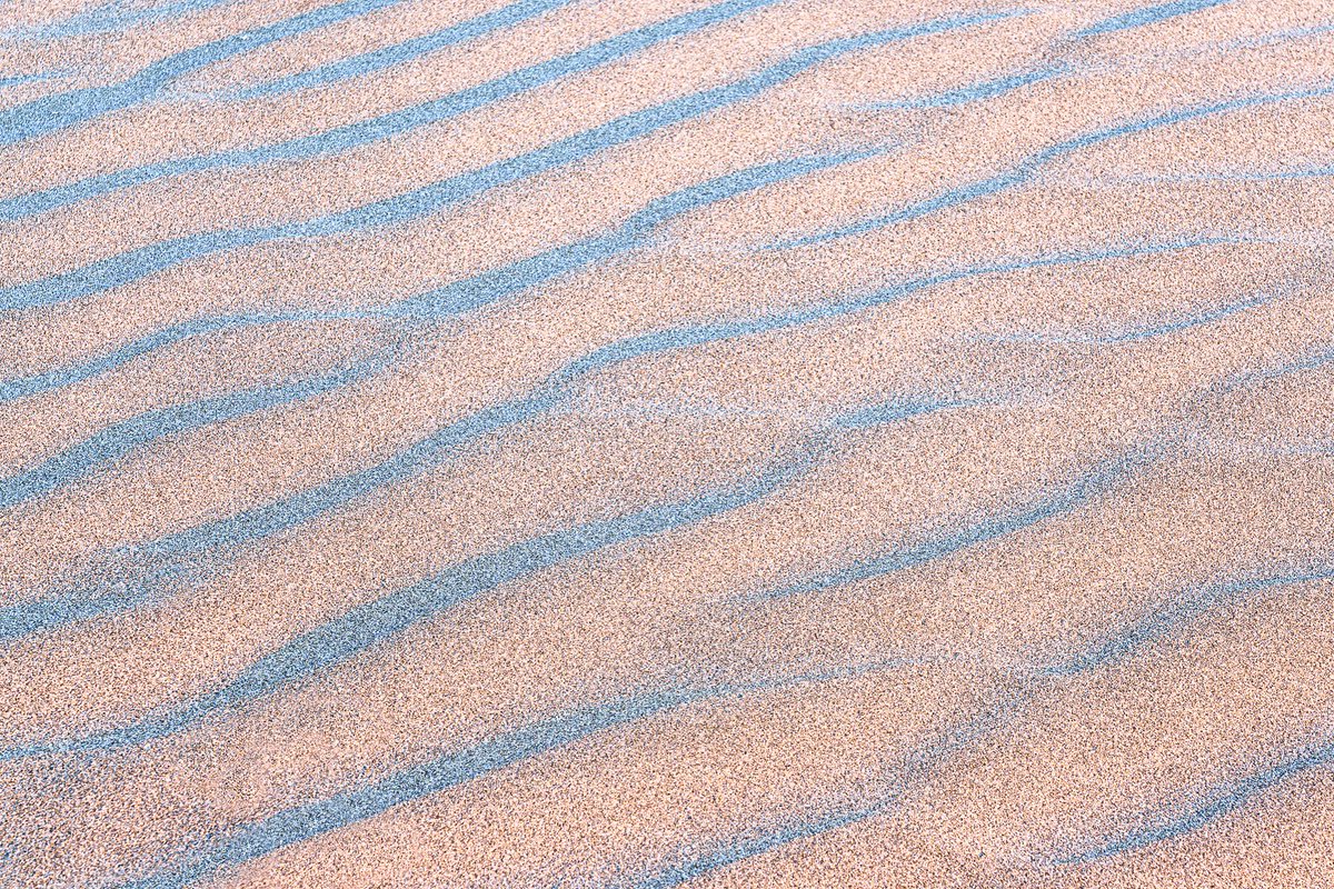 Gm 

Back from a weekend taking in the ocean breeze. 
Photography in the limelight. 
New work ready. 
Feels like it’s time to get to minting. 🤔