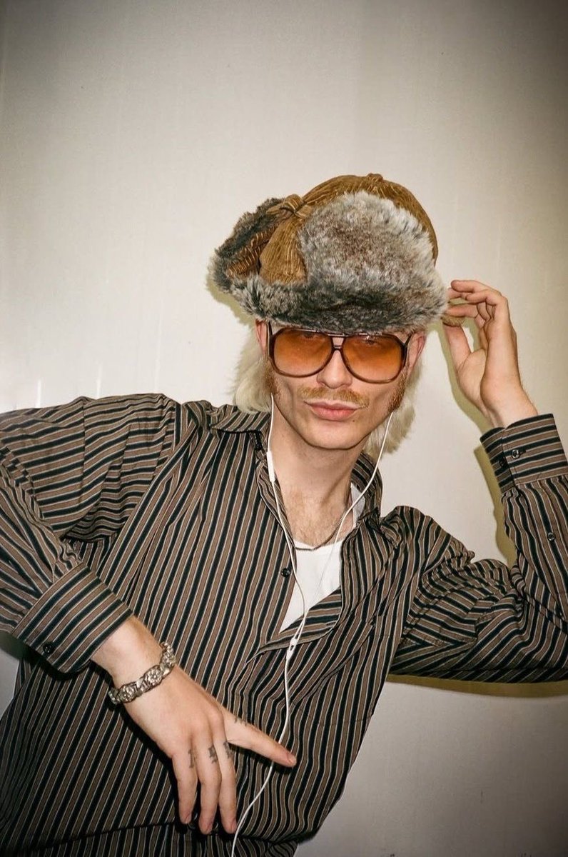 forestqueers's tweet image. when he exists…. Crazy