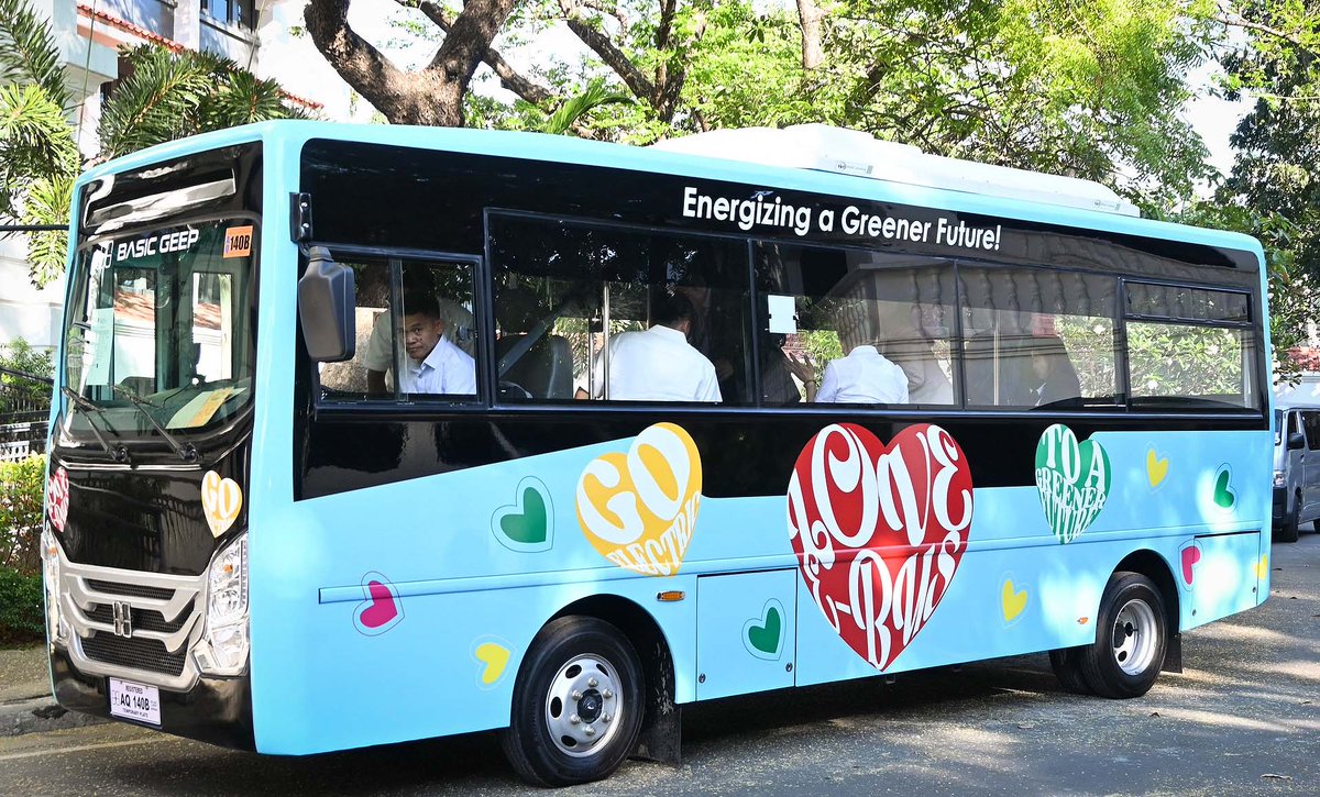 mnlstandardph's tweet image. REVIVAL

#SONA2025 | The iconic love bus of the 1970s will soon go back into service to ferry commuters for free in Davao City and Cebu City. 

📸: Presidential Communications Office

For more info, visit manilastandard.net