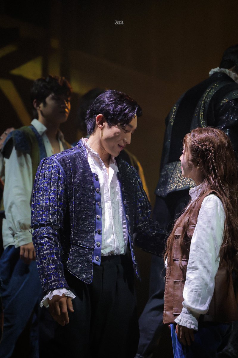 3e1rder2's tweet image. 커튼콜위크 행복했어••• 
엊그제가 아니구 전생같습니다