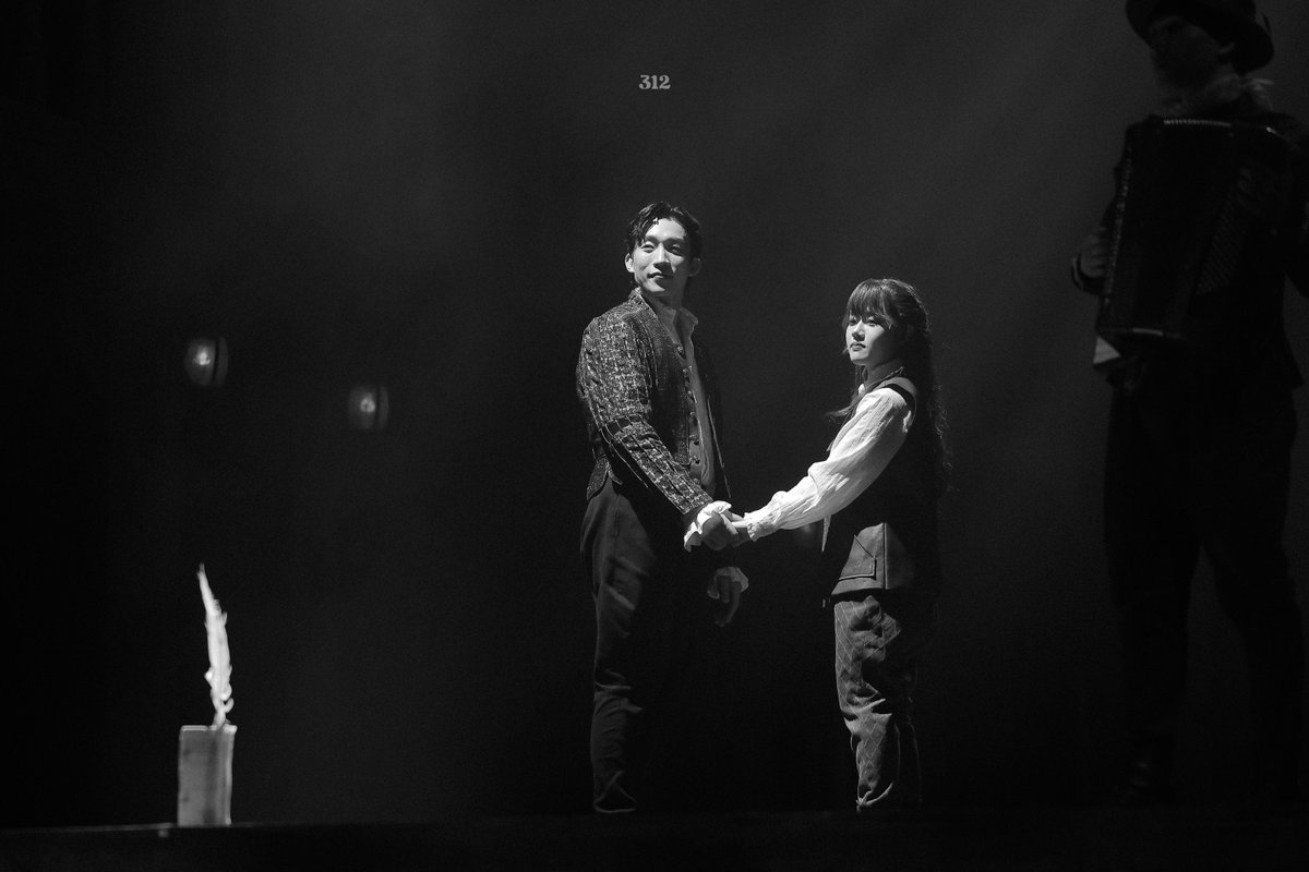 3e1rder2's tweet image. 커튼콜위크 행복했어••• 
엊그제가 아니구 전생같습니다