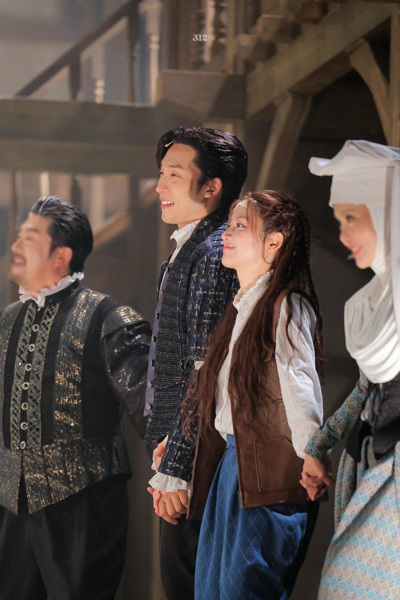 3e1rder2's tweet image. 커튼콜위크 행복했어••• 
엊그제가 아니구 전생같습니다