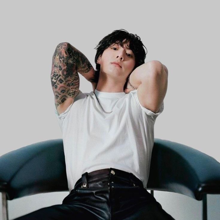 "Golden" is the ONLY album by a K-Pop solo act with two songs currently charting on Spotify Global, despite being 19 months old.