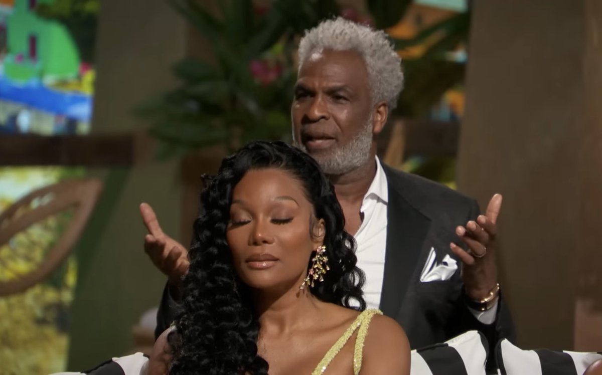 TheRhoaTalk's tweet image. Angela had me dying! 😭💀 #RHOA