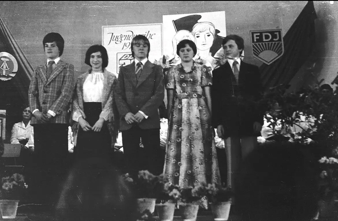 retro_kiste's tweet image. Die Jugendweihe Feier in der DDR 1978
