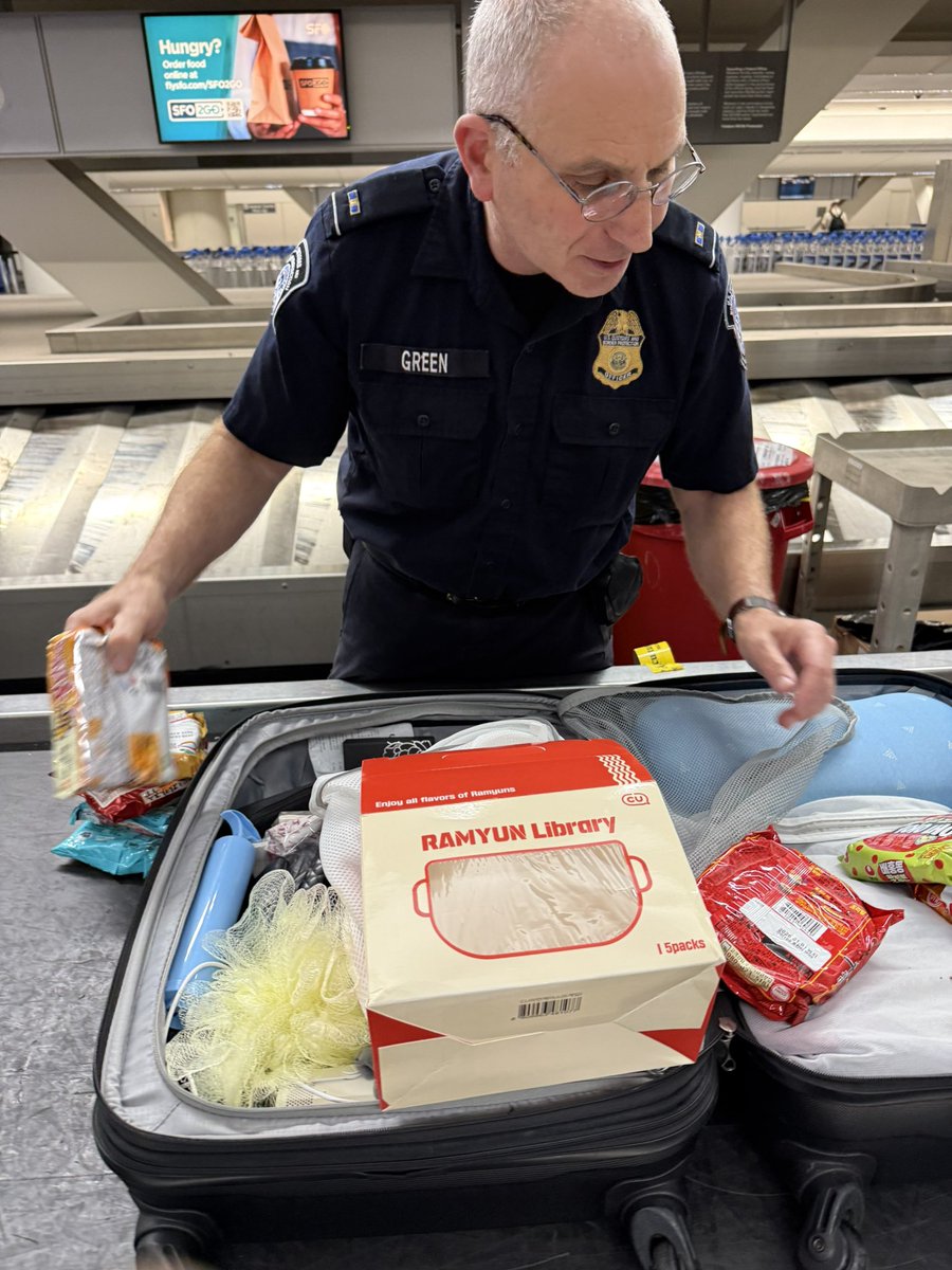danyay's tweet image. entered the US for 5 minutes and this dickhead already seizes all my ramyeon noodles I brought as souvenirs because apparently you can’t bring chicken packets into the usa
Good luck banning me from global entry though, I’m already banned
