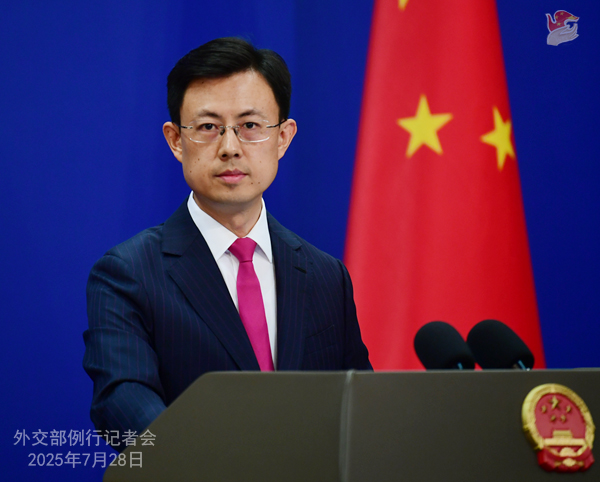 🇨🇳🗣️ Voz do MRE da China sobre possível tarifa de 50% dos EUA ao Brasil:
“Já deixamos clara nossa posição. Guerras tarifárias não têm vencedores. O unilateralismo não serve aos interesses de ninguém. A China está disposta a trabalhar com o Brasil, outros países da ALC e do BRICS