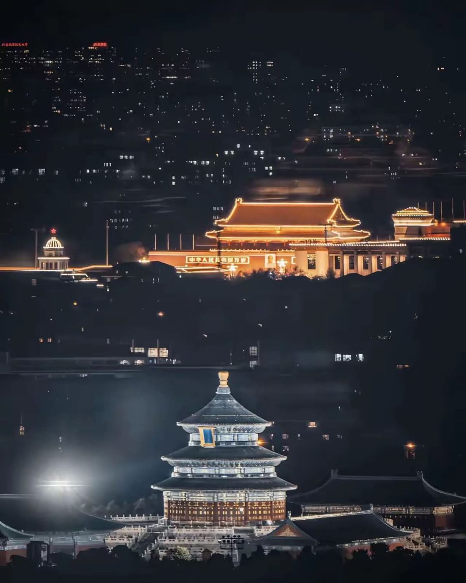 灯火阑珊处，楼阁映月明