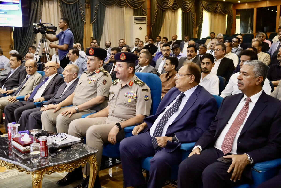الدكتوراه بمرتبة الشرف الأولى للباحث الفريق الركن محسن الداعري من الأكاديمية العسكرية العليا بجمهورية مصر العربية 

نال الباحث الفريق الركن محسن محمد الداعري وزير الدفاع اليوم الاثنين درجة الدكتوراه بمرتبة الشرف الأولى من الأكاديمية العسكرية العليا والاستراتيجية في جمهورية مصر