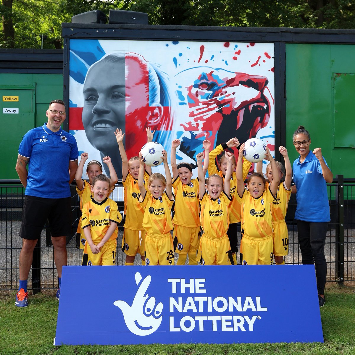 TNLUK's tweet image. This morning, #NationalLottery-funded @Bearsted_FC unveiled a vibrant mural celebrating hometown hero and Euro 2025 champ, Alessia Russo. Ready to inspire the next generation of football stars ⚽✨
#ThanksToYou #WEURO2025 #AlessiaRusso