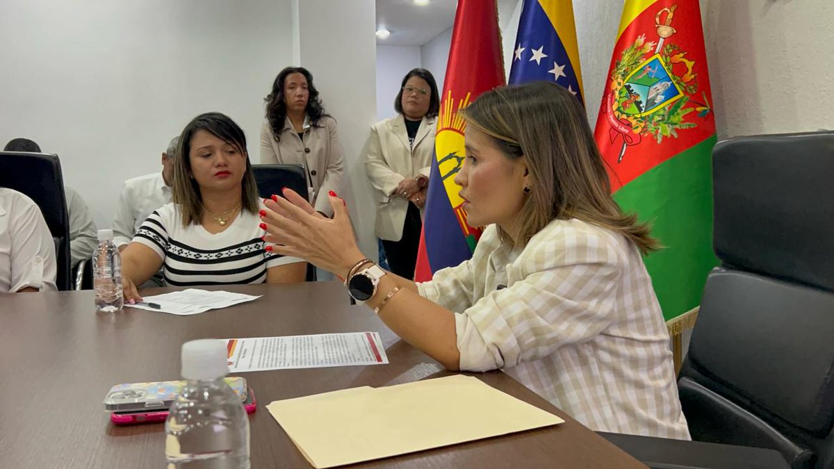 AnaGPinto1's tweet image. Felicitamos a la camarada Dina Castillo. Deseando una Gestión llena de grandes logros, éxitos, y avances en el fortalecimiento al poder Popular. 

Palabras extensivas a nuestros concejales electos. Así como a todos los Miembros del EPE, EPM, EPP, UBCH y estructuras de comunidad,…