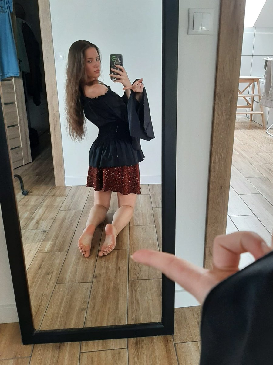 you want to lick those soles? 😋😝