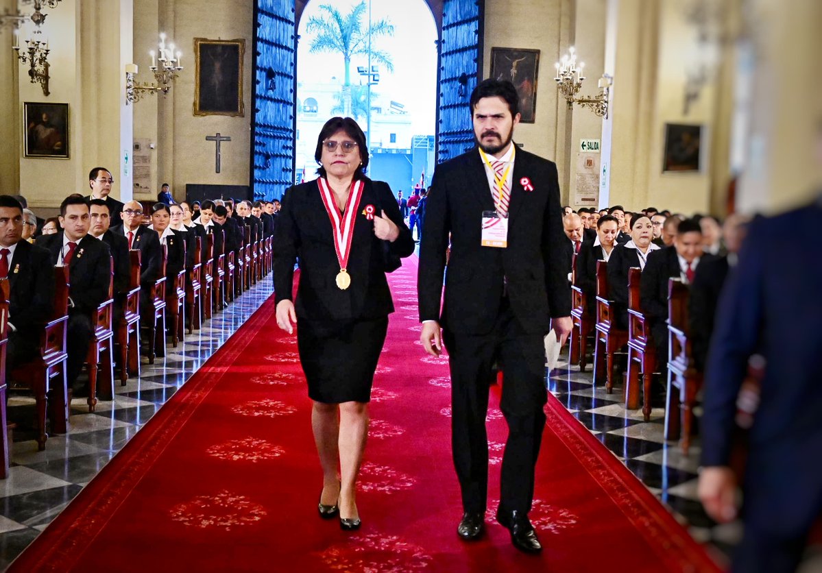 FiscaliaPeru's tweet image. #FiscalíaEsTransparencia | En el marco del 204.° aniversario de la Proclamación de la Independencia del Perú, la Fiscal de la Nación, Delia Espinoza Valenzuela, junto a titulares de los poderes del Estado y autoridades públicas, participa en la misa solemne y el Te Deum. 🇵🇪
Aquí…