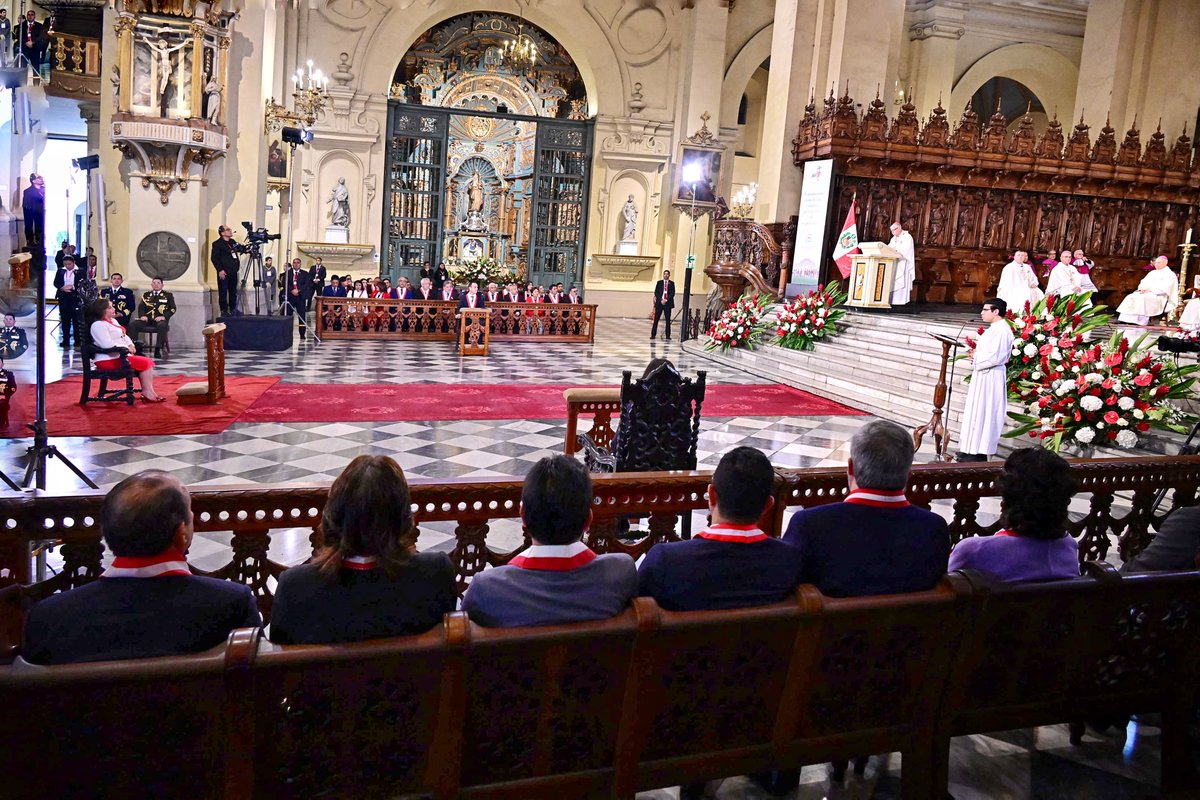 FiscaliaPeru's tweet image. #FiscalíaEsTransparencia | En el marco del 204.° aniversario de la Proclamación de la Independencia del Perú, la Fiscal de la Nación, Delia Espinoza Valenzuela, junto a titulares de los poderes del Estado y autoridades públicas, participa en la misa solemne y el Te Deum. 🇵🇪
Aquí…