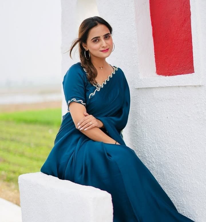 🌹લઈ લીધું મેં પ્રેમ ના વહેમ માંથી રાજીનામું સાહેબ, 

વગર પગારમાં આટલું બધું ટેન્શન હવે આપણાથી નઈ પોસાય.