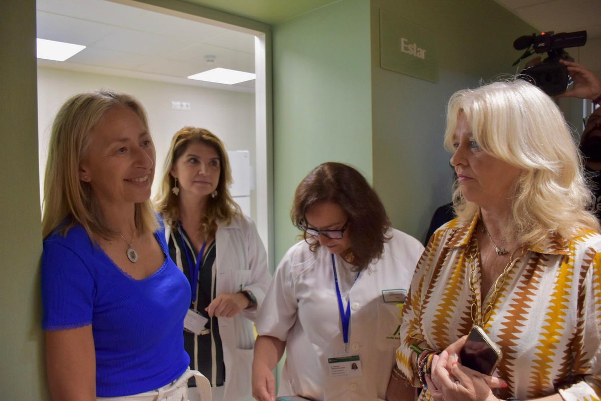 🏥El Hospital de Puerto Real inaugura una nueva planta dedicada a Oncohematología y Cuidados Paliativos con una inversión de 1,4M€. 

La DG <a href="/MercedesColomb1/">Mercedes Colombo</a> la consejera de <a href="/saludand/">Consejería de Salud y Consumo</a> Rocío Hernández y la DT <a href="/evapajaresr/">Eva Pajares</a> destacan la humanización de las instalaciones.