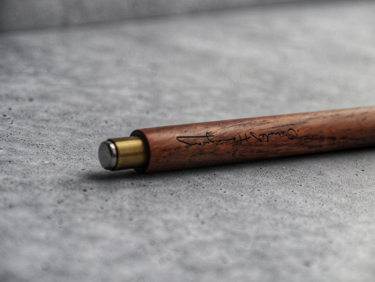 ニコラスヘミングウェイさんのシャープペンシルは、樹種にもよるかも