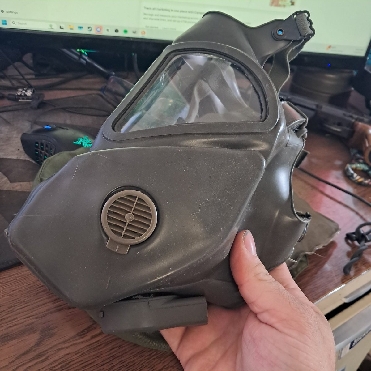 SurplusCovey's tweet image. Working on listing all the new gas masks. Just finished restocking some of our past listing and this is one of the CLEANEST xm28's I've ever seen.