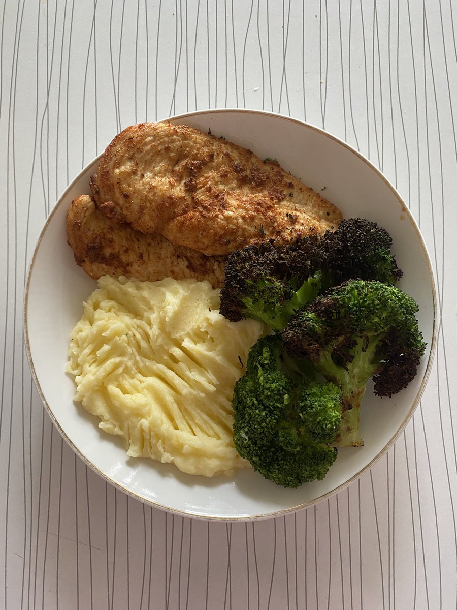 kooswberries's tweet image. 365 calories 50g protein 😋😋