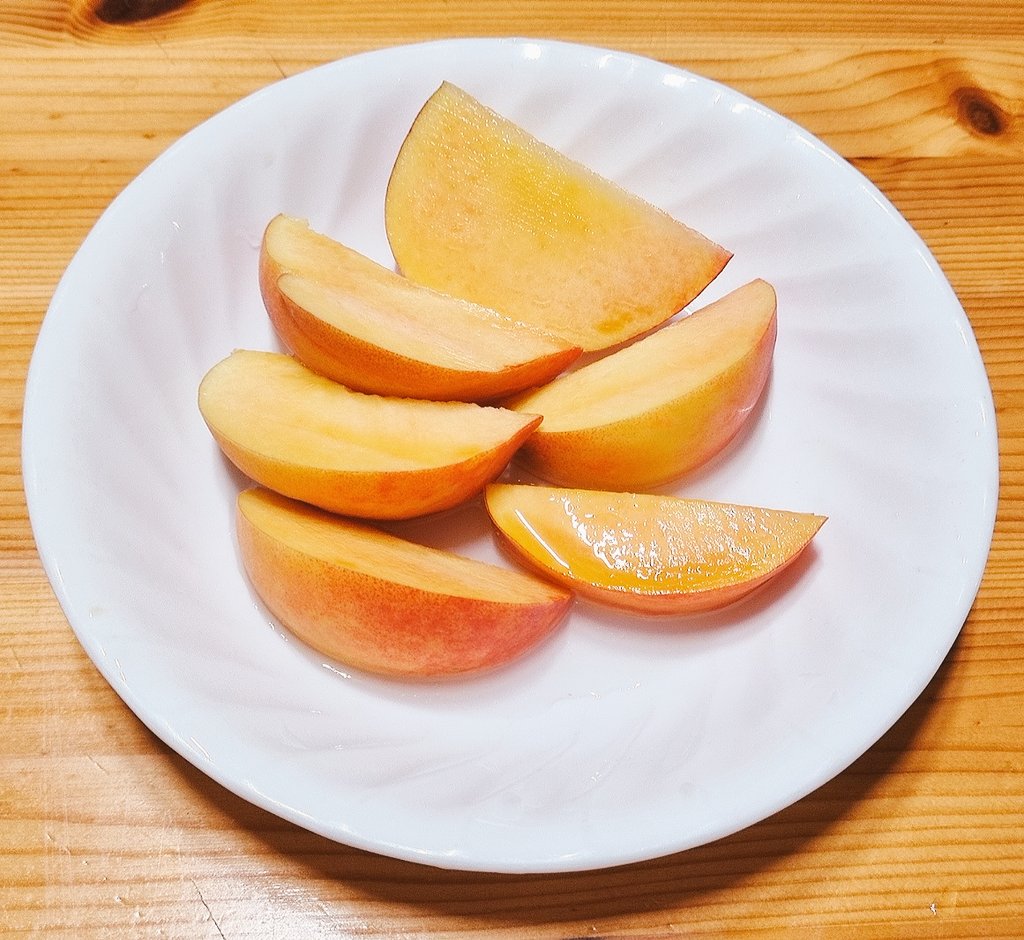 Assam0210's tweet image. 화이트럼 시럽을 끼얹은
복숭아 ☺️☺️