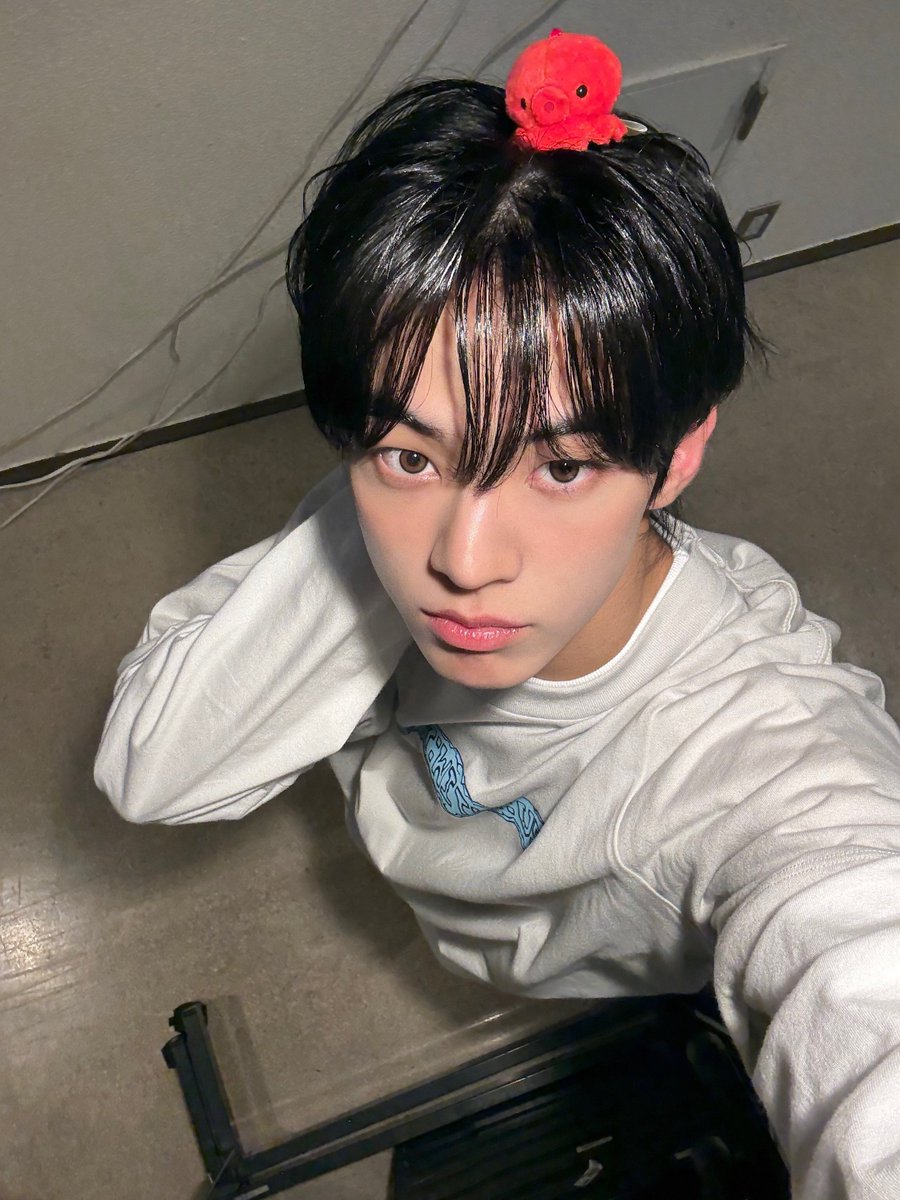 hirowitxus's tweet image. 아...........................🧍🏻‍♀️🧍🏻‍♀️🧍🏻‍♀️