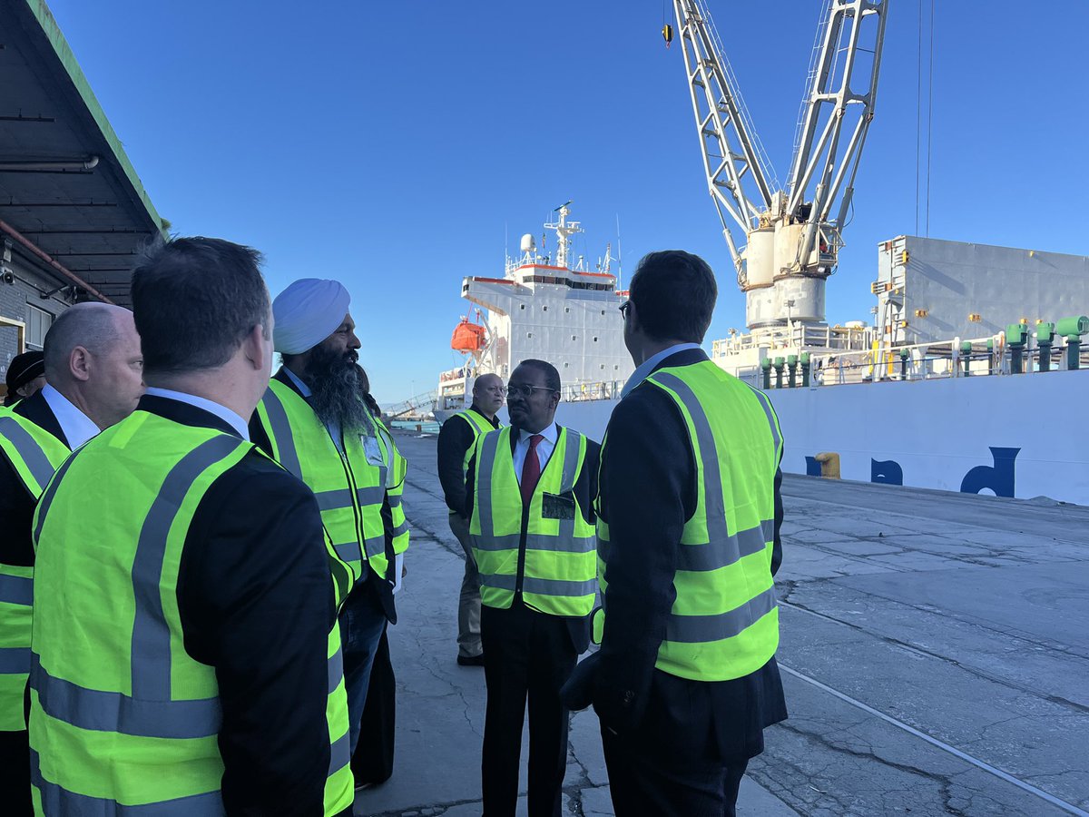 Randeep S. Sarai (@randeepssarai) on Twitter photo Infrastructure drives opportunity.
In Cape Town, I visited a <a href="/FinDev_Canada/">FinDev Canada</a> -backed project with TLG and AIIM that’s strengthening regional trade corridors. This port is moving 600,000+ tonnes of goods a year, including Canadian oats and critical minerals. Infrastructure drives opportunity.
In Cape Town, I visited a <a href="/FinDev_Canada/">FinDev Canada</a> -backed project with TLG and AIIM that’s strengthening regional trade corridors. This port is moving 600,000+ tonnes of goods a year, including Canadian oats and critical minerals.