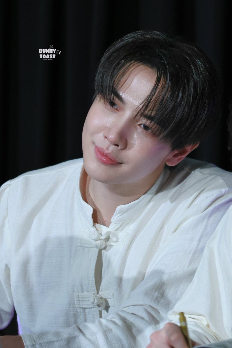 BunnyToast_'s tweet image. 26.07.25 ₍ᐢ‥ᐢ₎ ❤︎︎

⸝⸝@maxky_rp⸝⸝

เอียงคือมองแล้วยังงัย ก็เข้าเต็มๆใจหนูอยู่ดี 💘

#ADreamVoyageMaxkyBas_CNX
#แม็กกี้บาส #bbasjtr
#maxky_rp #บาสเด็กอ้วนที่แท้จริง