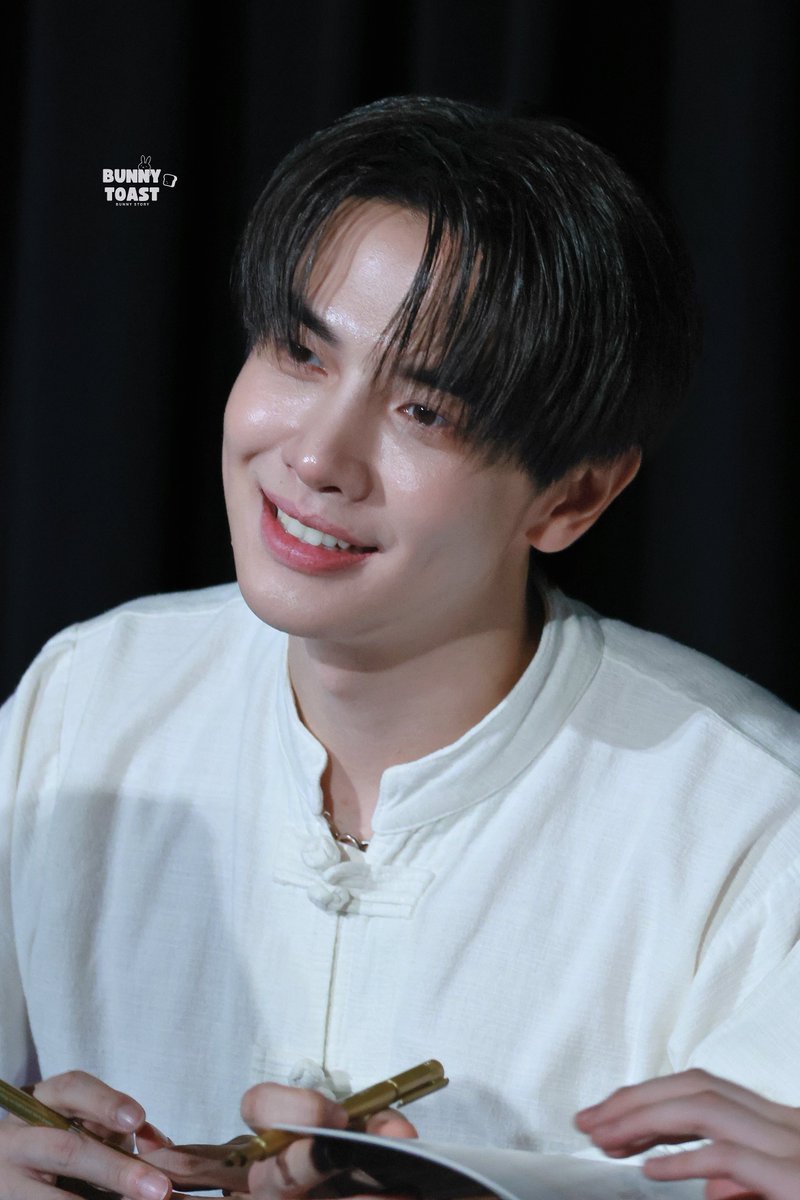 BunnyToast_'s tweet image. 26.07.25 ₍ᐢ‥ᐢ₎ ❤︎︎

⸝⸝@maxky_rp⸝⸝

เอียงคือมองแล้วยังงัย ก็เข้าเต็มๆใจหนูอยู่ดี 💘

#ADreamVoyageMaxkyBas_CNX
#แม็กกี้บาส #bbasjtr
#maxky_rp #บาสเด็กอ้วนที่แท้จริง