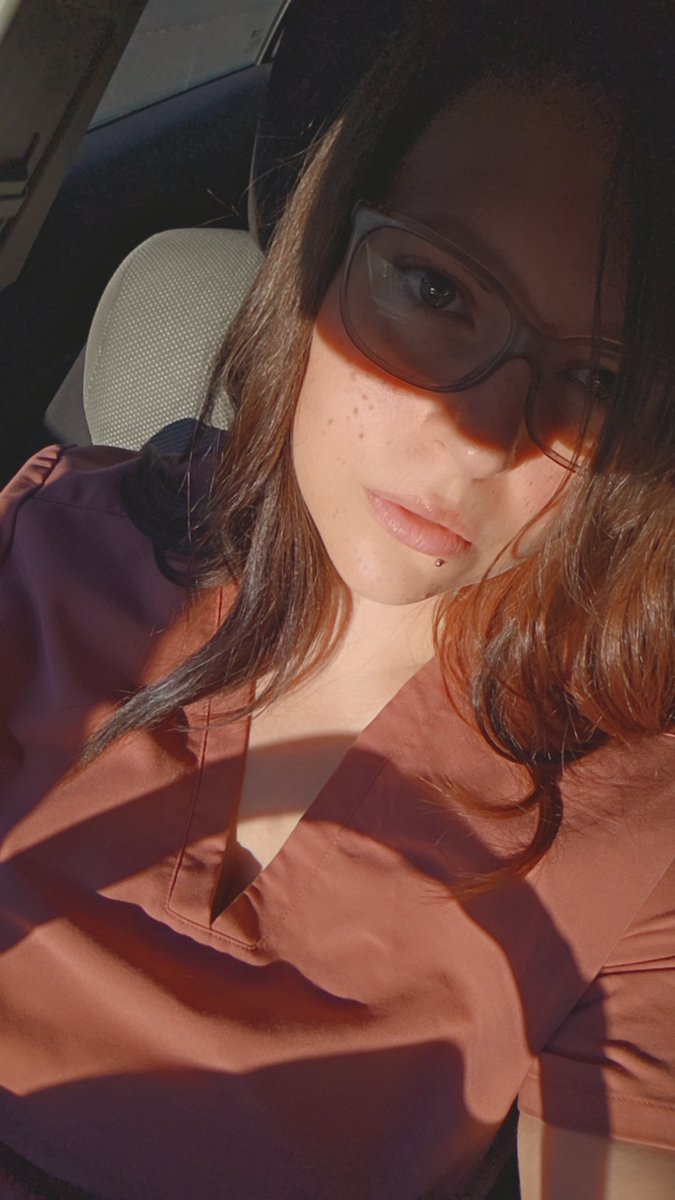 basic_bex's tweet image. Happy Monday!!  Let's get that bread!!  (Okay, maybe i forgot to eat breakfast) DRINK YOUR WATER!!!  😘