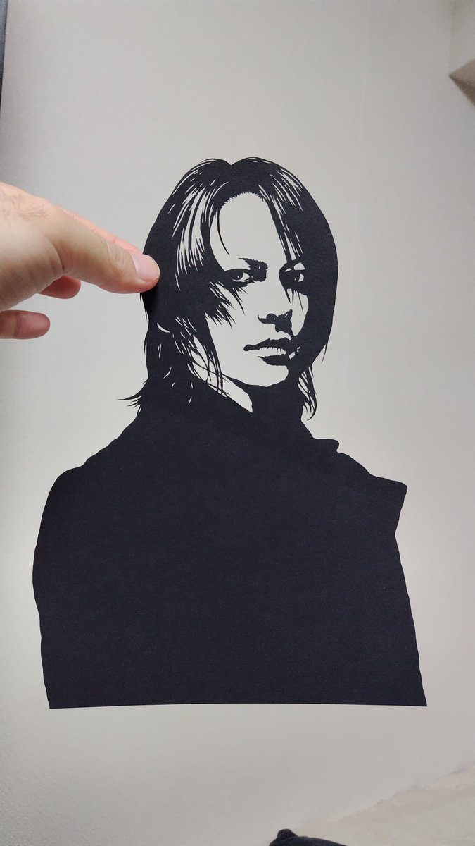 切り絵 第1280弾
櫻井敦司さん
言わずと知れたBUCK-TICKのボーカリスト。
下絵の時点ではもう少し眉毛があったのですが、切り抜く寸前に「短い方があっちゃんっぽいか？」と一瞬迷って短くしましたw
更にカッコよくなったので結果オーライ。