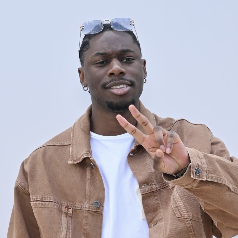 Asake_warrior's tweet image. 🗞️ @asakemusik & @Tiakola_Meloo - BADMAN GANGSTA has now peaked #1 in Nigeria 🇳🇬 on
-Spotify
-Apple Music
-Audiomack
-Deezer
-Youtube
keep streaming asakebadman.lnk.to/gangsta