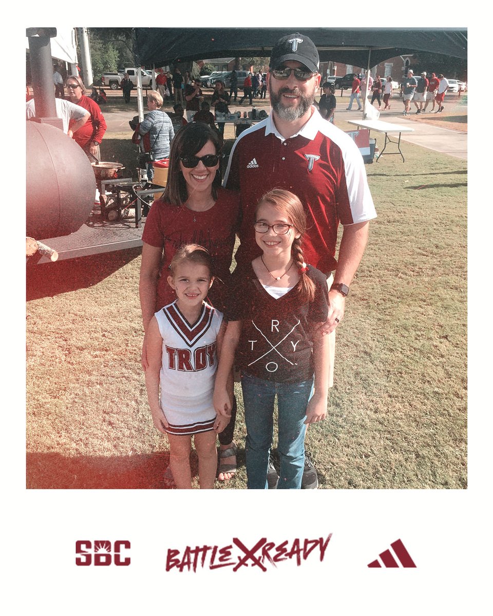 TroyAthletics's tweet image. 𝗖𝗘𝗟𝗘𝗕𝗥𝗔𝗧𝗜𝗡𝗚 𝟮𝟱 𝗬𝗘𝗔𝗥𝗦 𝗢𝗙 𝗙𝗕𝗦 𝗙𝗢𝗢𝗧𝗕𝗔𝗟𝗟
Who's excited for the return of Troy Football?! We're 33 days out from kickoff at The Vet!
Help us build anticipation and excitement for the 2025 season by submitting your favorite gameday photos at The Vet!…