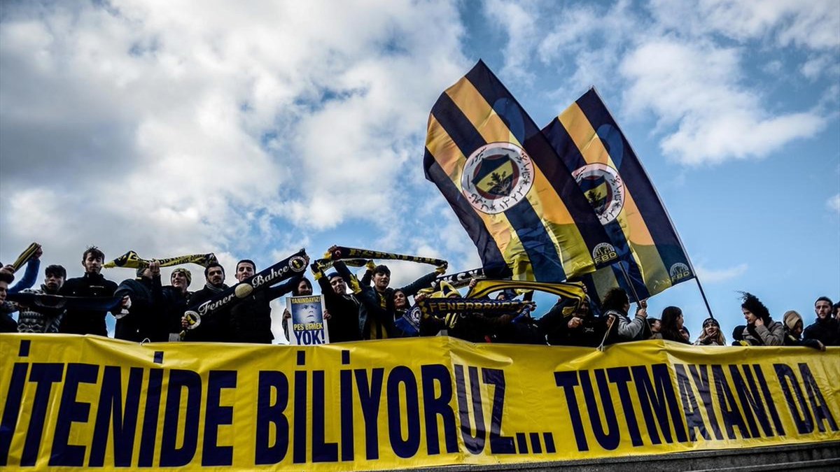 FenerSol1907's tweet image. DİVAN KURULU

Aziz Yıldırım, 14 Şubat 2012’de Silivri Cezaevi’ndeki İstanbul 16. Ağır Ceza Mahkemesi’nde görülen “Futbolda Şike” davasının ilk duruşmasında,
“Ne şikesi, ne şike davası? Memleket elden gidiyor.” dedi.

Yani cemaat,
•Ülkenin
•ordusunu,
•yargısını,
•emniyetini,…