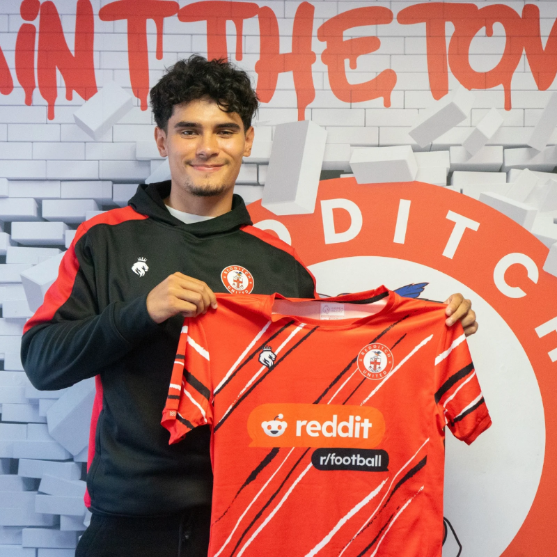 RedditchUtd's tweet photo. Welcome to the Reds, Cam Monteith 🤝

The 22-year-old energetic midfielder arrived a few weeks ago, those with a keen eye may have seen him pre-match, but has been unlucky with an injury that's held off his debut. 

Welcome, Cam 🔴