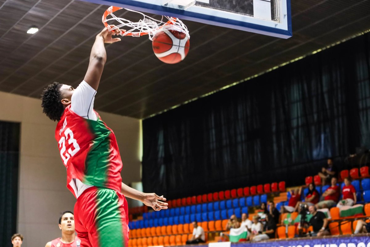 CurtaVermelha's tweet image. João Panzo no EuroBasket U20-B 🇦🇲
O extremo/poste da formação do Benfica foi o jogador mais jovem da Seleção Nacional, mas mesmo assim foi o 4.º mais utilizado e o 2.º com maior valorização. Fez 7.0PPG-7.1RPG e juntou ainda 2.0 SPG, e uma eficácia de 58.1% 2PT FG. É um dos…
