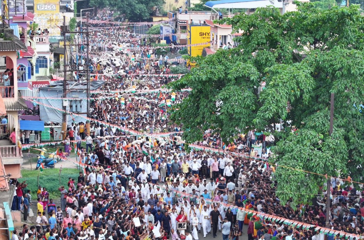 KunalGhoshAgain's tweet image. বাংলা ও বাঙালির বিরুদ্ধে চক্রান্তের বিরুদ্ধে বোলপুরে মাননীয়া @MamataOfficial মুখ্যমন্ত্রীর নেতৃত্বে রাজপথে জনসমুদ্র। জয় বাংলা।