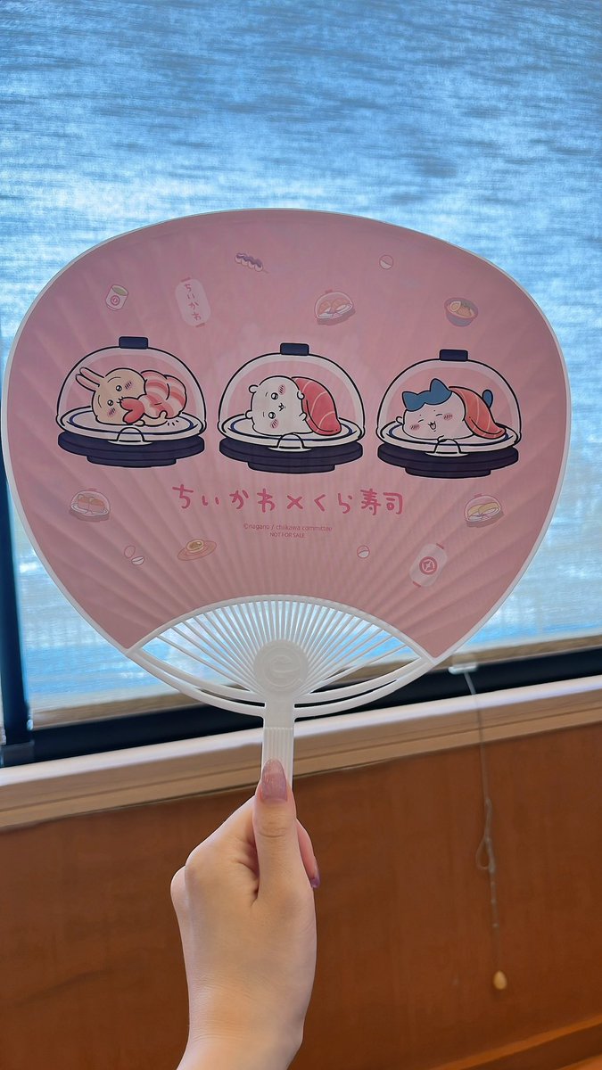 ちいかわくら寿司コラボ第2弾のうちわ💞
めちゃ可愛いけど裏面のビジュ好きすぎる( ´,,•ω•,,`)♡

 #ちいかわ  #くら寿司