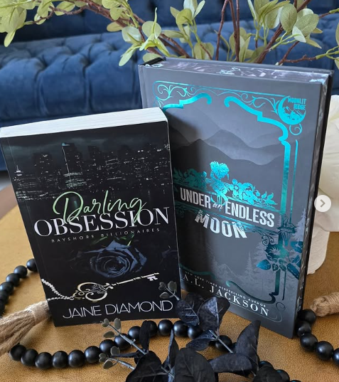 jainediamond040's tweet image. WEEKEND GIVEAWAY! 💙🖤
Win 2 hot romance books!
✔ Follow us + on Amazon
✔ Comment something fun you did this weekend!
Amy & Jaine