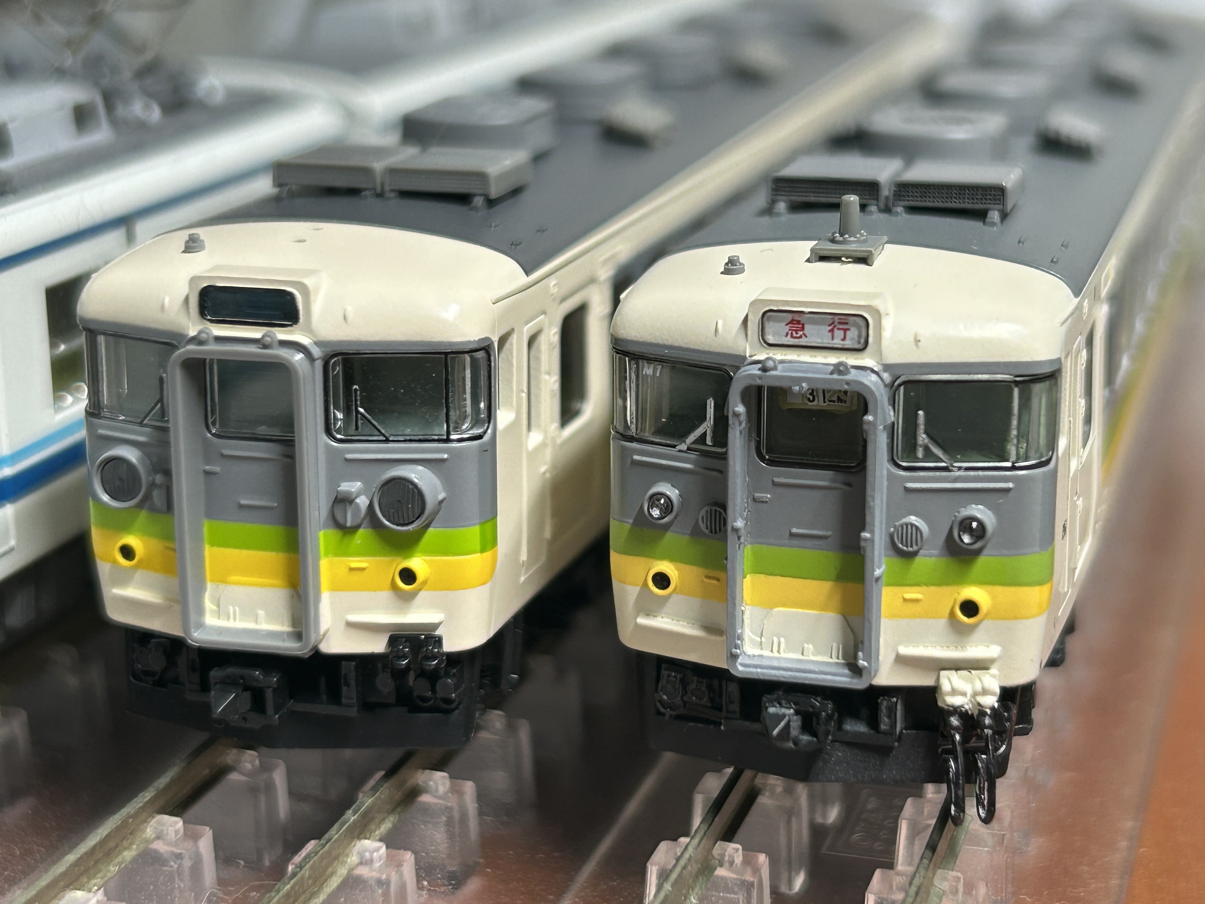 HG密連化 719系 T車2両増結 標準色 扉と連絡部分色入 peld_y on X: 