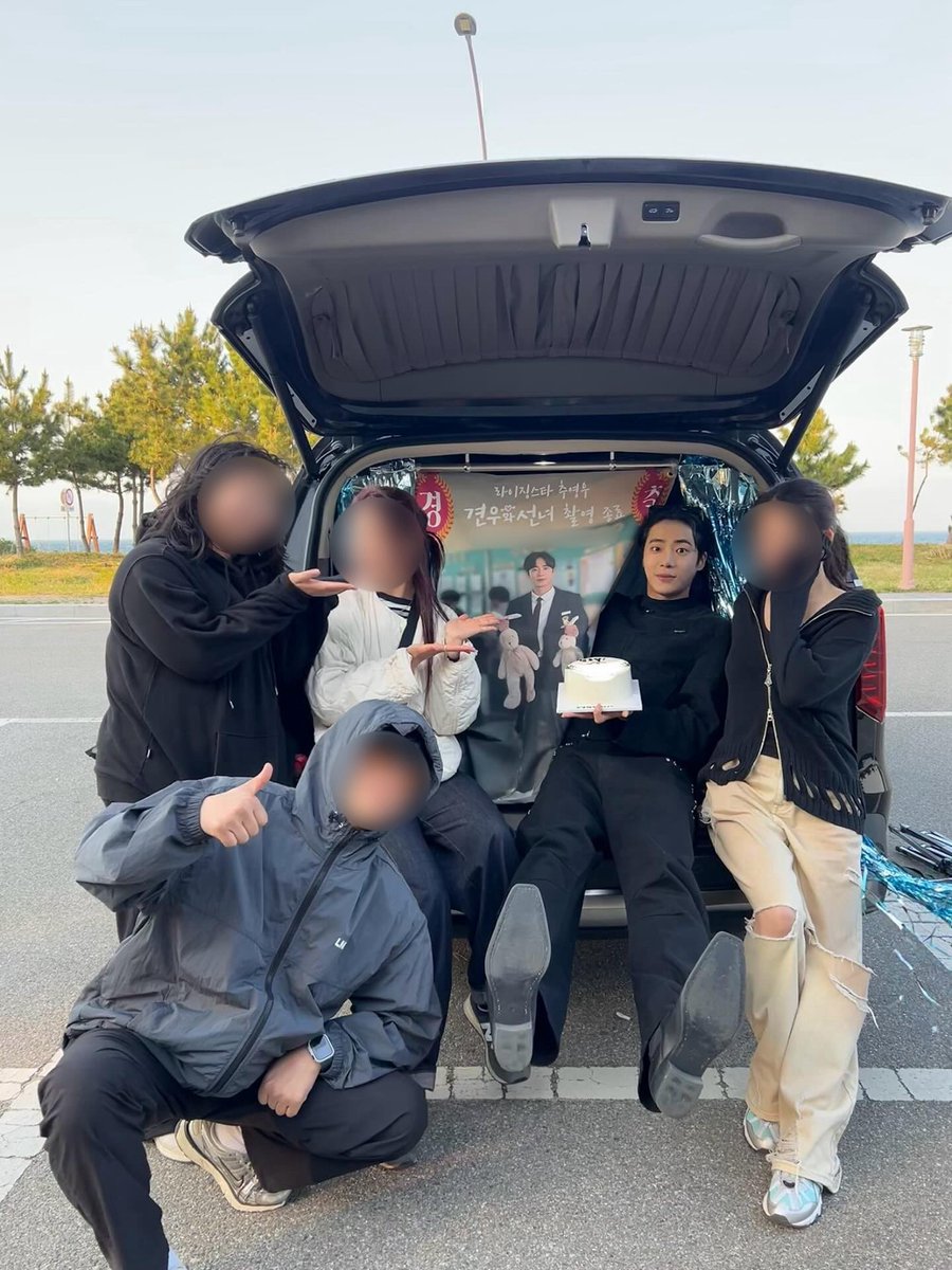 headoverchoo's tweet image. Choo Youngwoo final filming celebration of Head Over Heels pic 💗