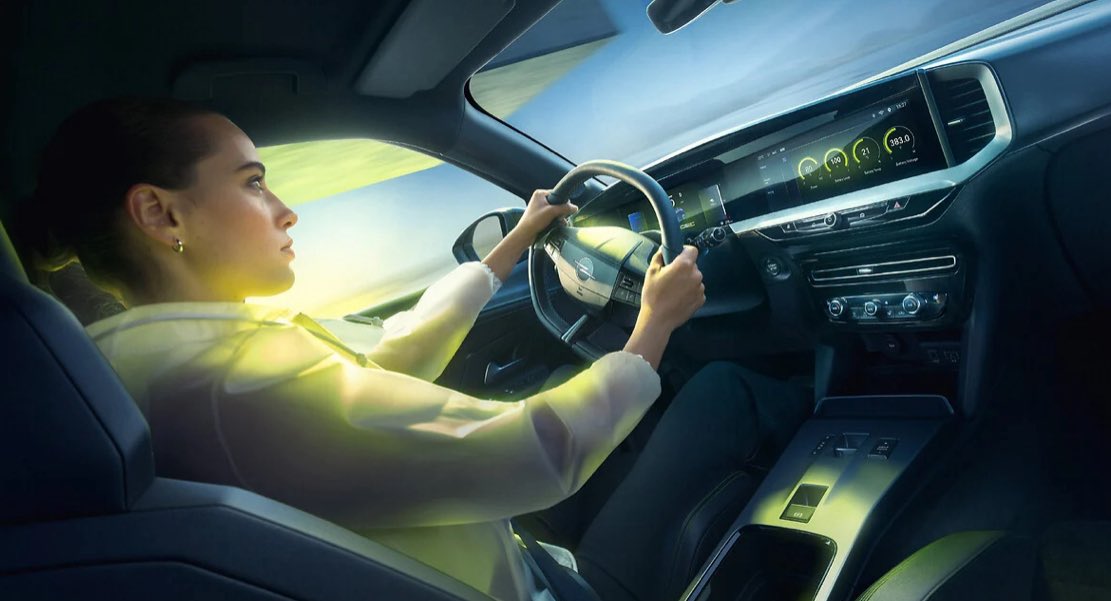 auto_moto_pl's tweet image. 🇩🇪Najszybszy w pełni elektryczny Opel👇

⚡️Marka pokazała Opla Mokkę GSE

▪️moc maksymalna: 207 kW (280 KM)
▪️moment obrotowy 345 Nm
▪️prędkość maksymalna 200 km/h
▪️przyspieszenie od 0 do 100 km/h w 5,9 sekundy