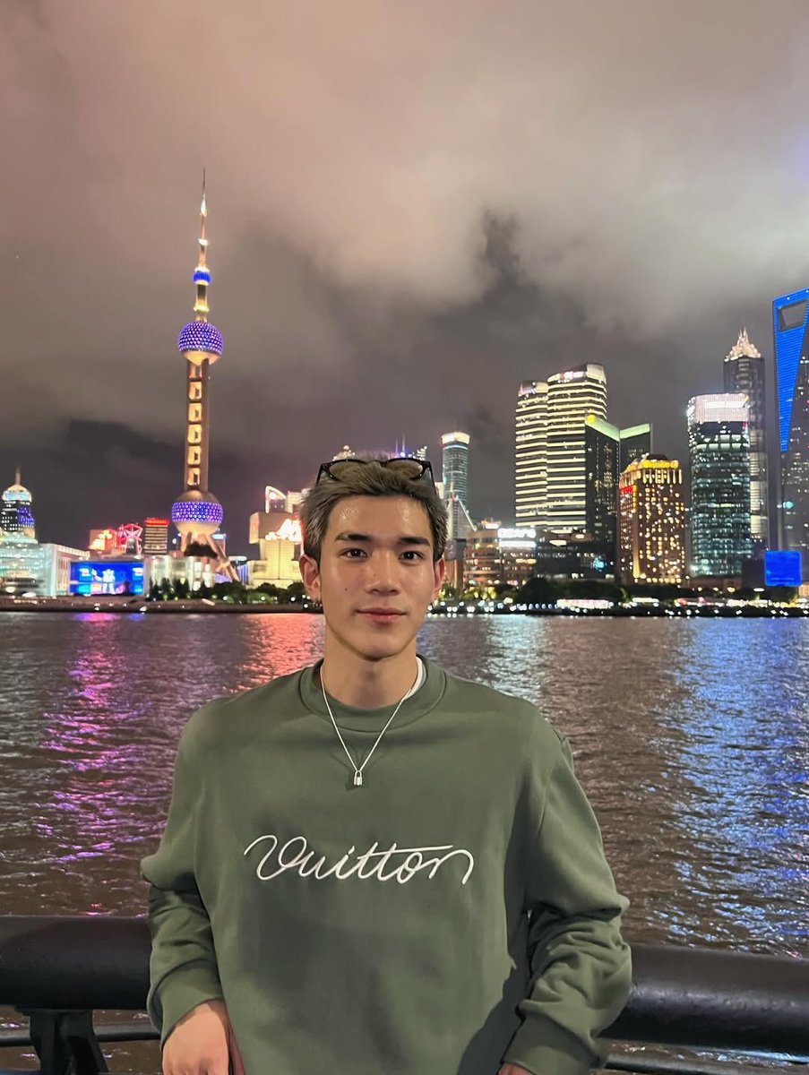 geminiscity's tweet image. why does he look so boyfriend if he can&apos;t be mine this is so unfair 💔💔💔