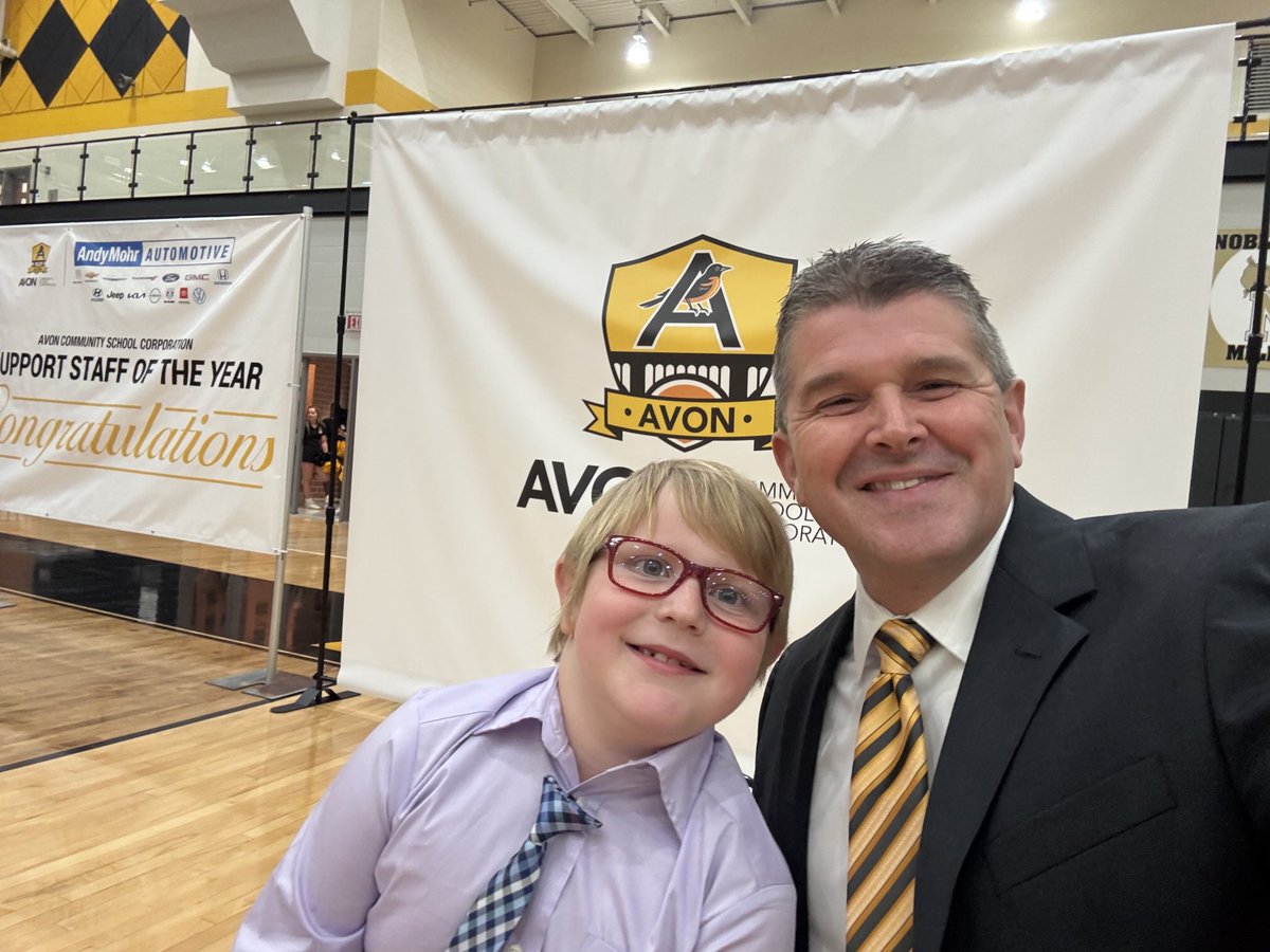 AvonSupt's tweet image. Welcoming 1,000+ @OrioleTweets employees for start of the year! My guest emcee Alek was awesome, plus featured so many students - robotics, speech, choir, cheer, band. Plus, 4 @AHS_Orioles alum who are returning to teach here! Excited to welcome students on Wed.