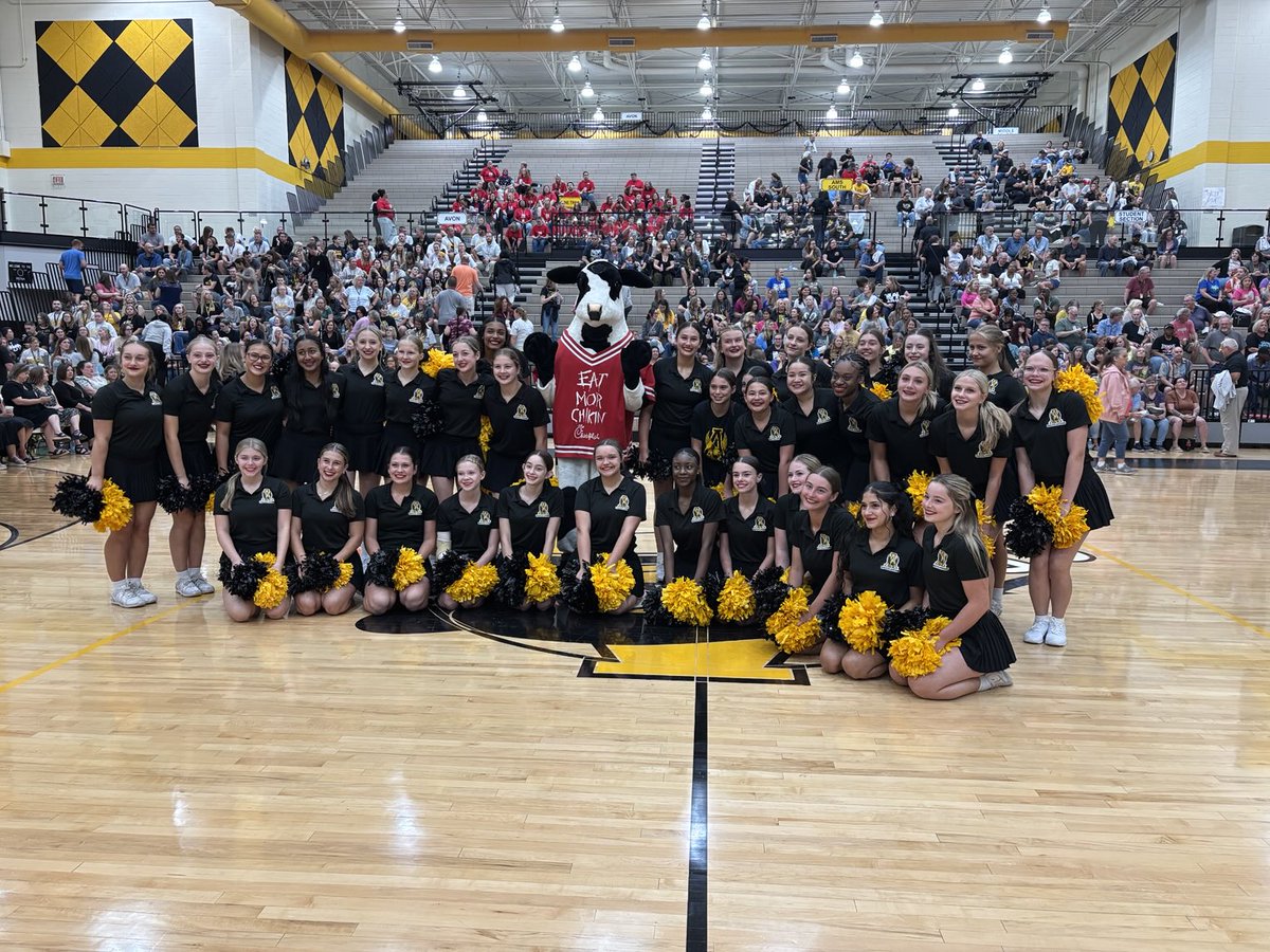 AvonSupt's tweet image. Welcoming 1,000+ @OrioleTweets employees for start of the year! My guest emcee Alek was awesome, plus featured so many students - robotics, speech, choir, cheer, band. Plus, 4 @AHS_Orioles alum who are returning to teach here! Excited to welcome students on Wed.