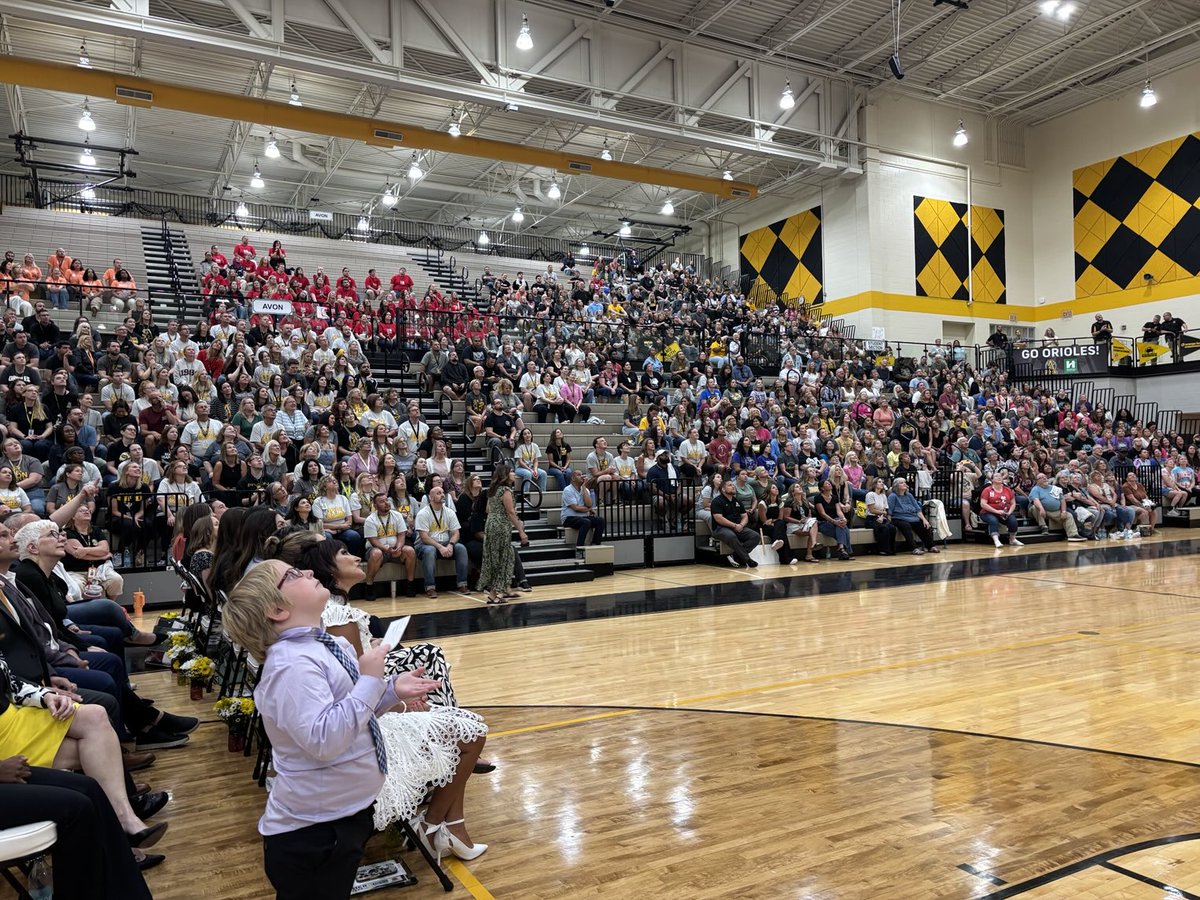 AvonSupt's tweet image. Welcoming 1,000+ @OrioleTweets employees for start of the year! My guest emcee Alek was awesome, plus featured so many students - robotics, speech, choir, cheer, band. Plus, 4 @AHS_Orioles alum who are returning to teach here! Excited to welcome students on Wed.