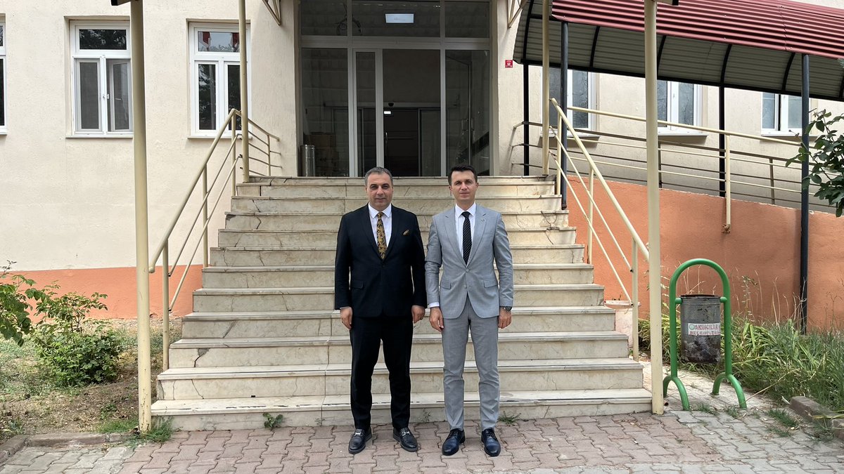 İçişleri Bakanlığımız tarafından düzenlenen Bakanlık Yabancı Dil Kursu programına katılacak olan Kaymakamımız Sn. Musa Türkmen, ilçemizdeki görev süresinin sona ermesi dolayısıyla Belediye Başkanımız Sn. Murat Sevinç’e veda ziyaretinde bulundu.