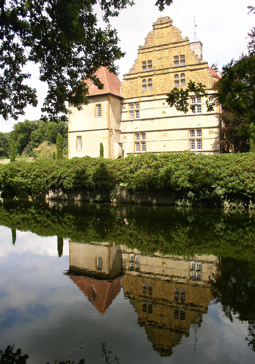 Fohlenvolki's tweet image. ein kleines Wasser Schloss für Menschen, die kleine Wasser Schlösser mögen  🤭