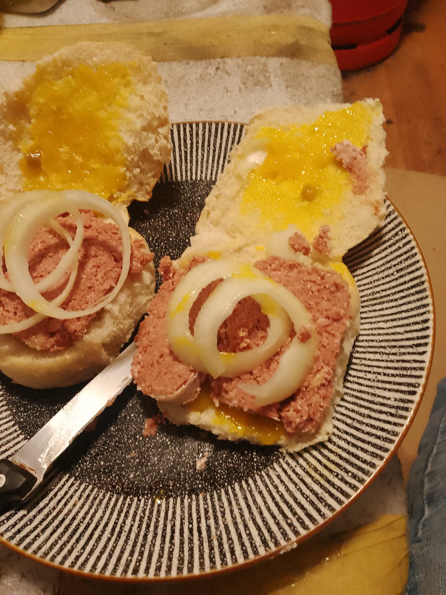 Jameypaint's tweet image. Corned beef and piccalilli butties today, I just got the need for them 😋😋
