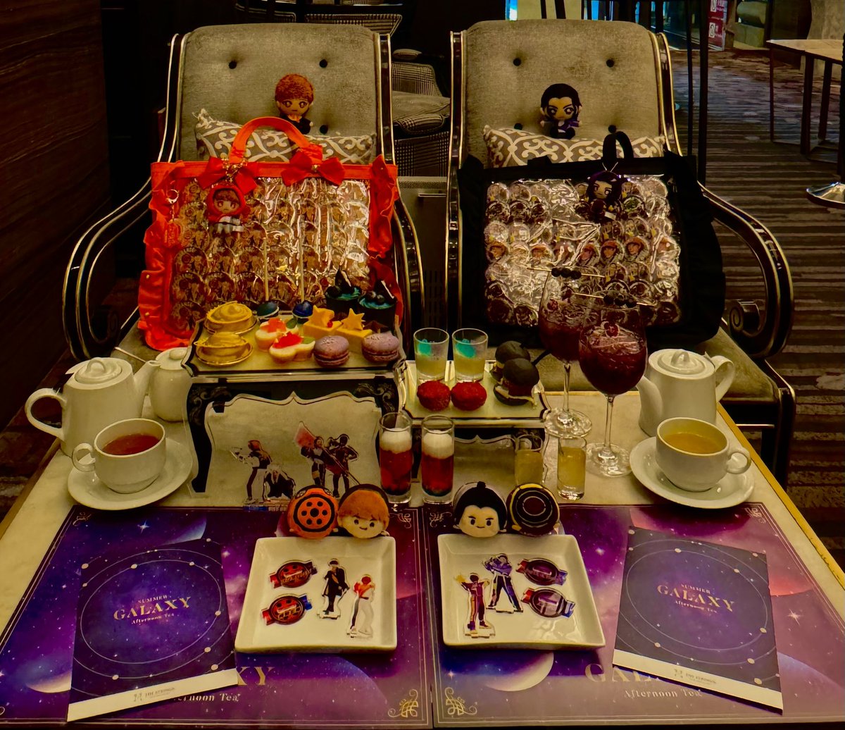y_dont_'s tweet image. 実はね…ゐくらさんと宇宙組会をしてきたの〜🧡💜🪐✨🛸
(今勝手に私が名付けた)
宇宙アフヌンを堪能してきた〜。
もうブンブンの宇宙組じゃん!ってくらい揚げ物あったり、ロリポップ🍭あったりドリンクの名前は【ギャラクシー】が付いてたり…もう最高すぎた✨ゐくらさんありがとう😭🙏