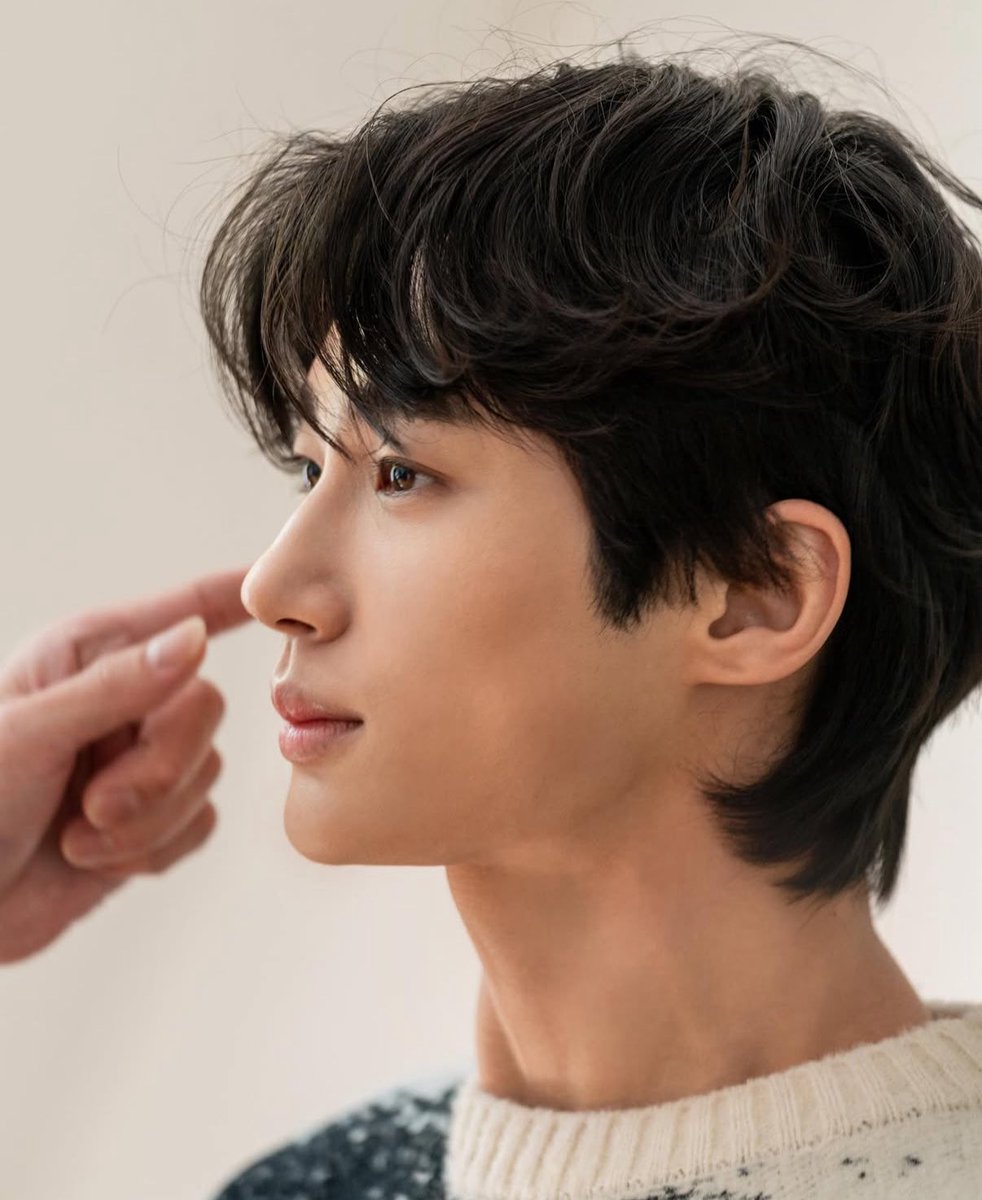 action3122's tweet image. 인스타 잠깐 들어갔다가, 변우석 옆태에 떠 주저앉은 사건😌